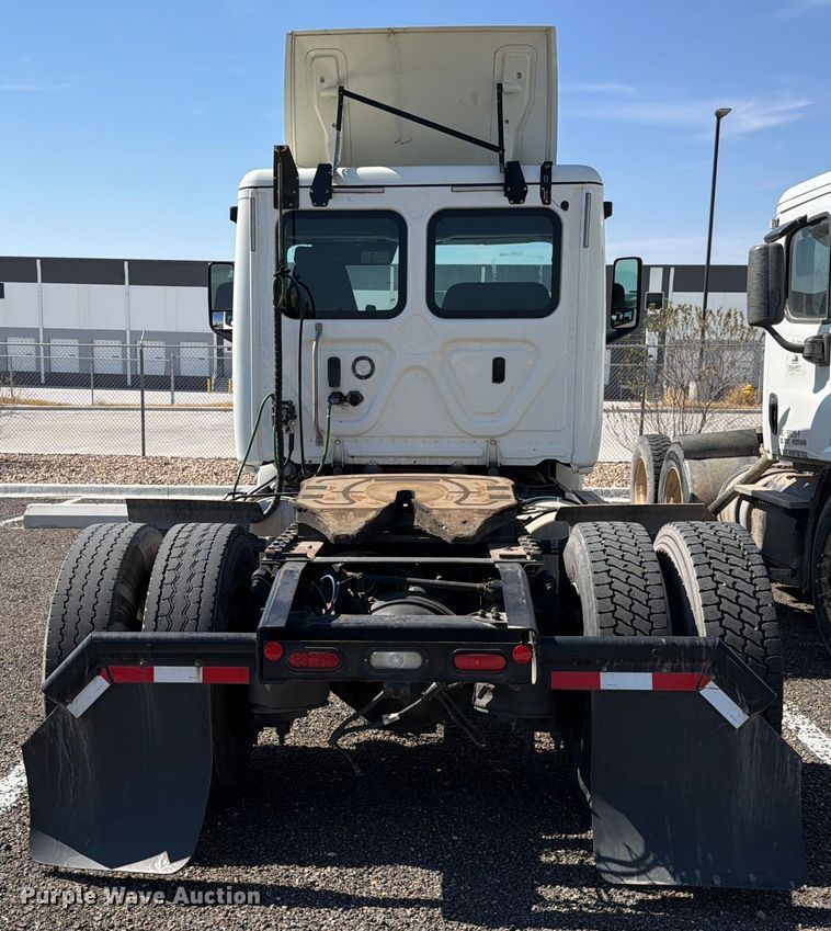 image for item ED5123 2019 Freightliner Cascadia  semi truck