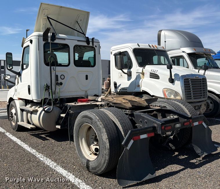 image for item ED5123 2019 Freightliner Cascadia  semi truck