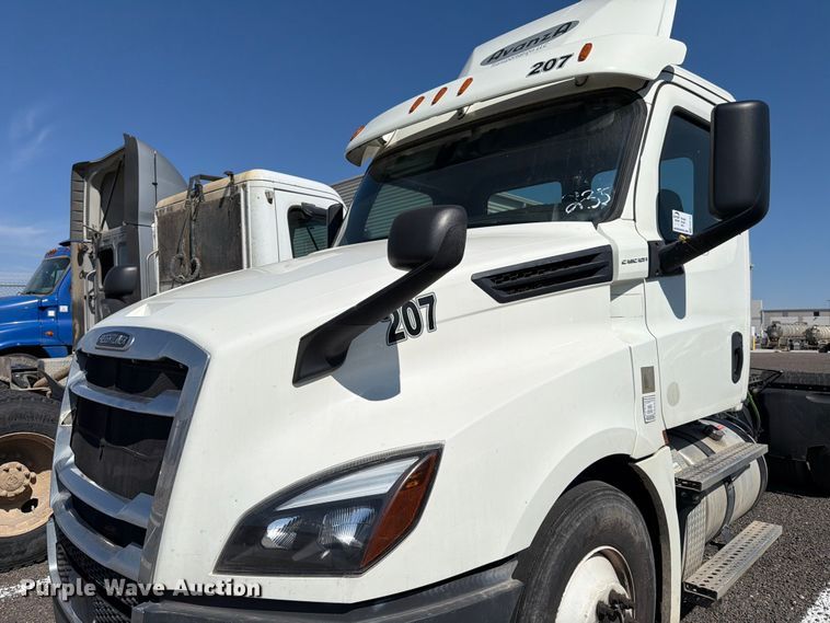 image for item ED5123 2019 Freightliner Cascadia  semi truck