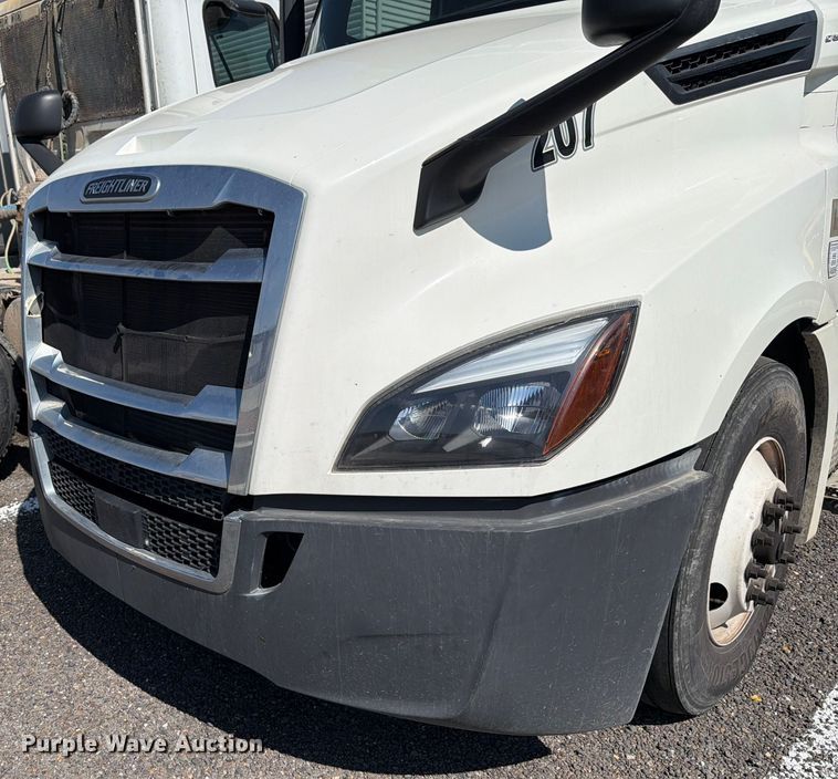 image for item ED5123 2019 Freightliner Cascadia  semi truck