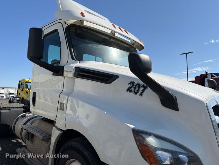 image for item ED5123 2019 Freightliner Cascadia  semi truck