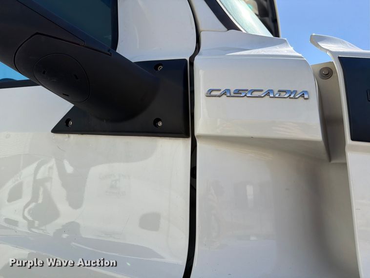 image for item ED5123 2019 Freightliner Cascadia  semi truck