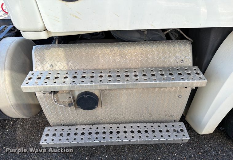 image for item ED5123 2019 Freightliner Cascadia  semi truck