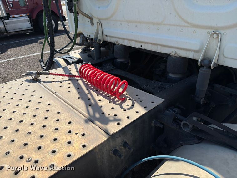 image for item ED5123 2019 Freightliner Cascadia  semi truck