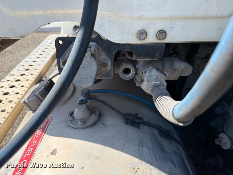 image for item ED5123 2019 Freightliner Cascadia  semi truck