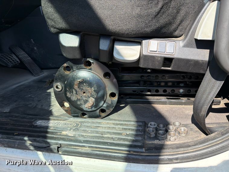 image for item ED5123 2019 Freightliner Cascadia  semi truck