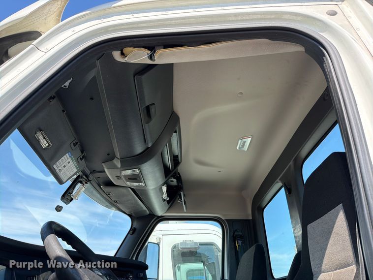 image for item ED5123 2019 Freightliner Cascadia  semi truck