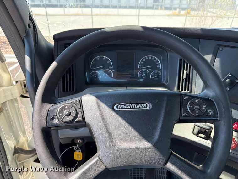 image for item ED5123 2019 Freightliner Cascadia  semi truck