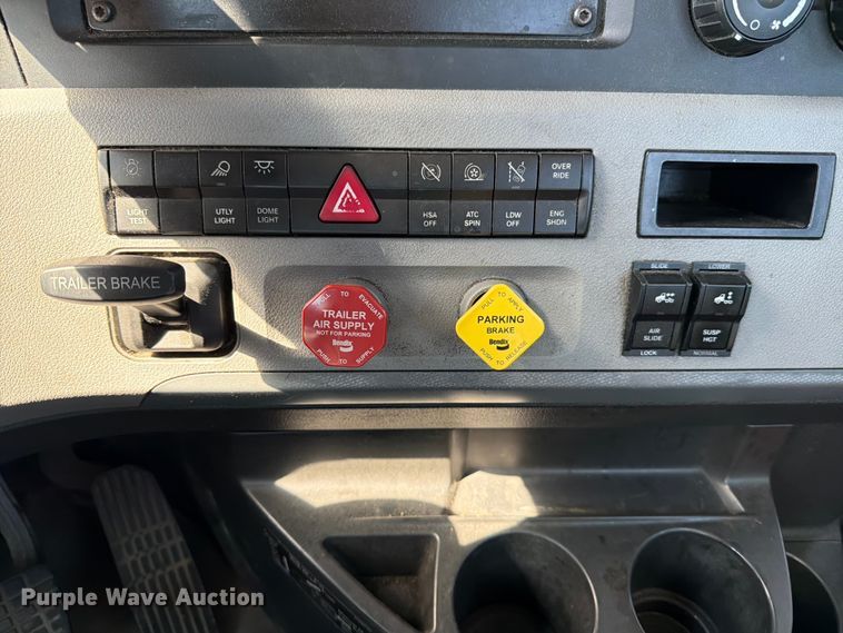 image for item ED5123 2019 Freightliner Cascadia  semi truck