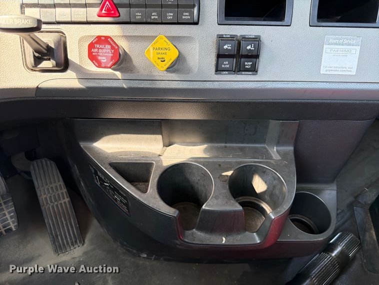 image for item ED5123 2019 Freightliner Cascadia  semi truck