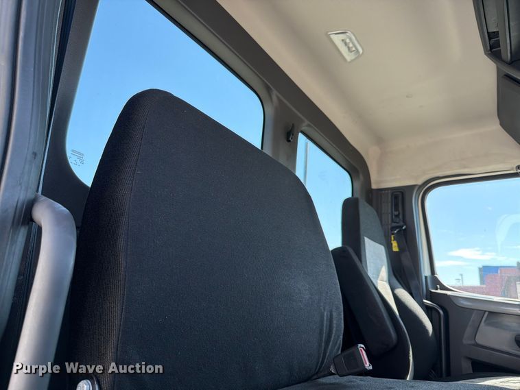 image for item ED5123 2019 Freightliner Cascadia  semi truck