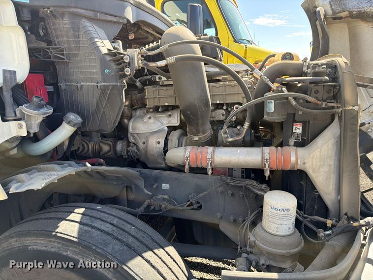 image for item ED5123 2019 Freightliner Cascadia  semi truck