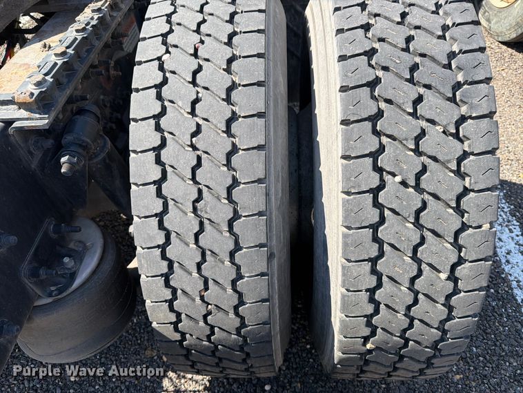 image for item ED5123 2019 Freightliner Cascadia  semi truck