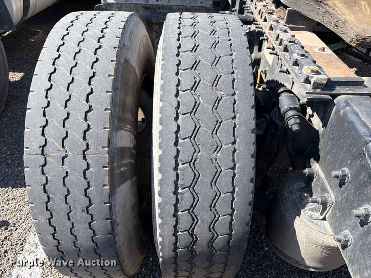 image for item ED5123 2019 Freightliner Cascadia  semi truck