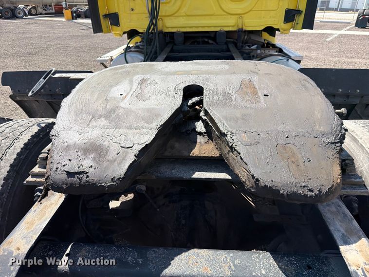 image for item ED5124 2017 Freightliner Cascadia semi truck