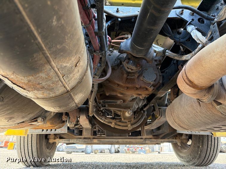 image for item ED5124 2017 Freightliner Cascadia semi truck