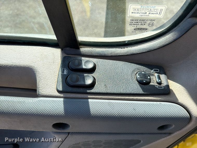 image for item ED5124 2017 Freightliner Cascadia semi truck