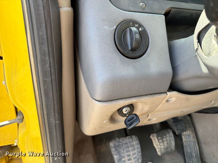 image for item ED5124 2017 Freightliner Cascadia semi truck