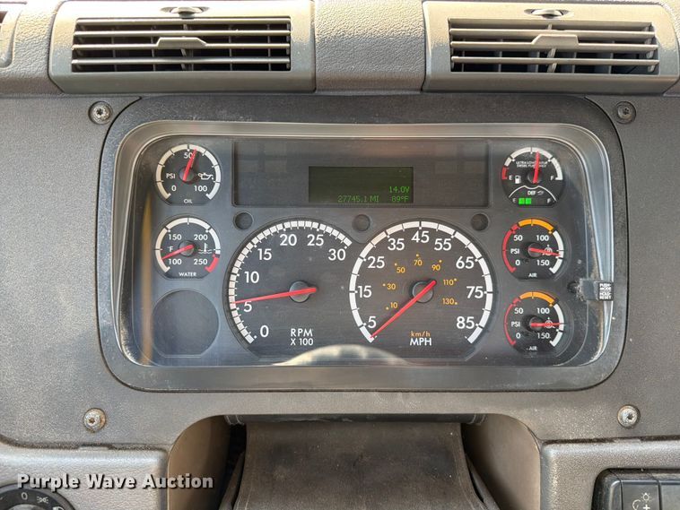 image for item ED5124 2017 Freightliner Cascadia semi truck