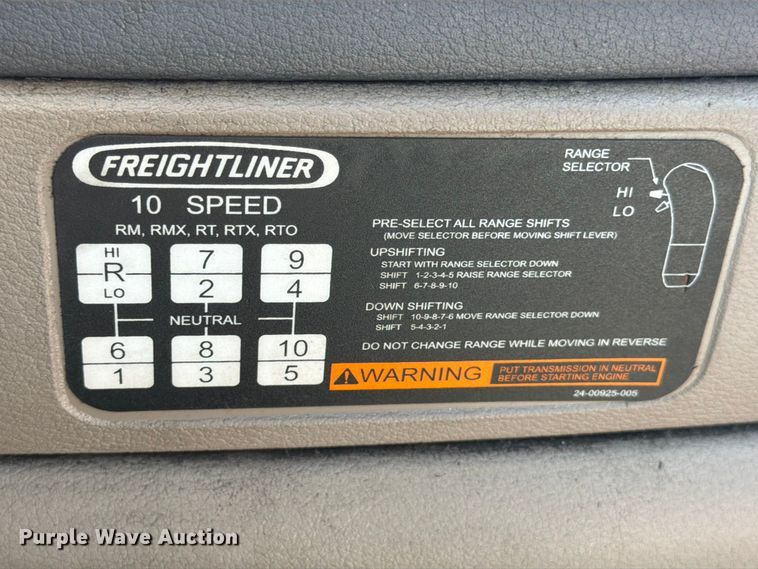 image for item ED5124 2017 Freightliner Cascadia semi truck