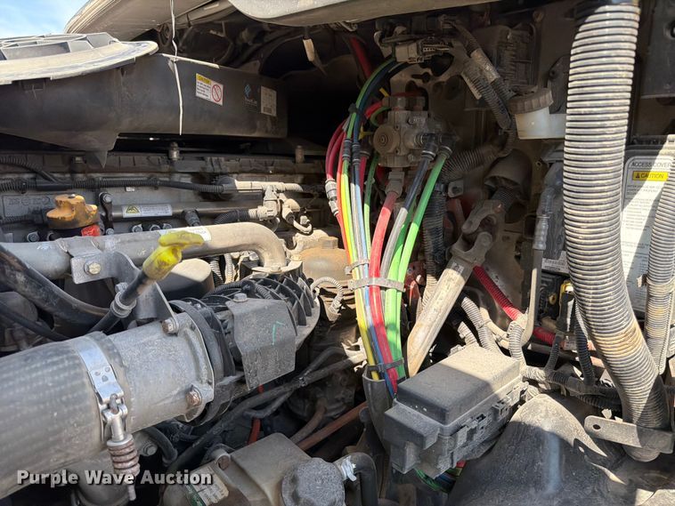 image for item ED5124 2017 Freightliner Cascadia semi truck