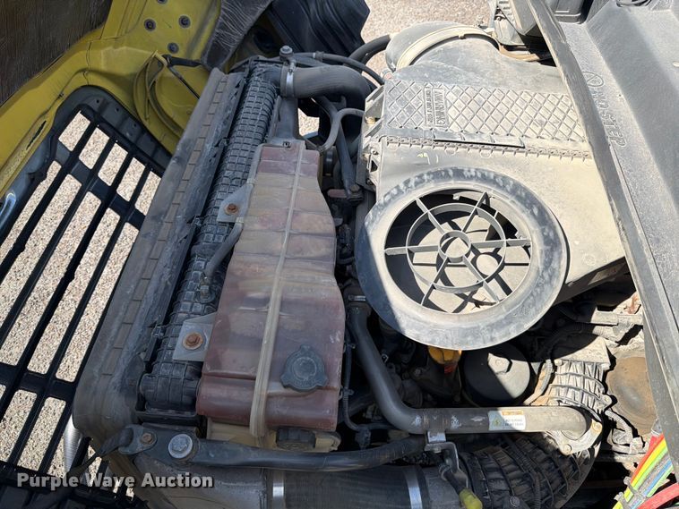 image for item ED5124 2017 Freightliner Cascadia semi truck