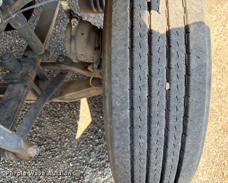 image for item ED5124 2017 Freightliner Cascadia semi truck