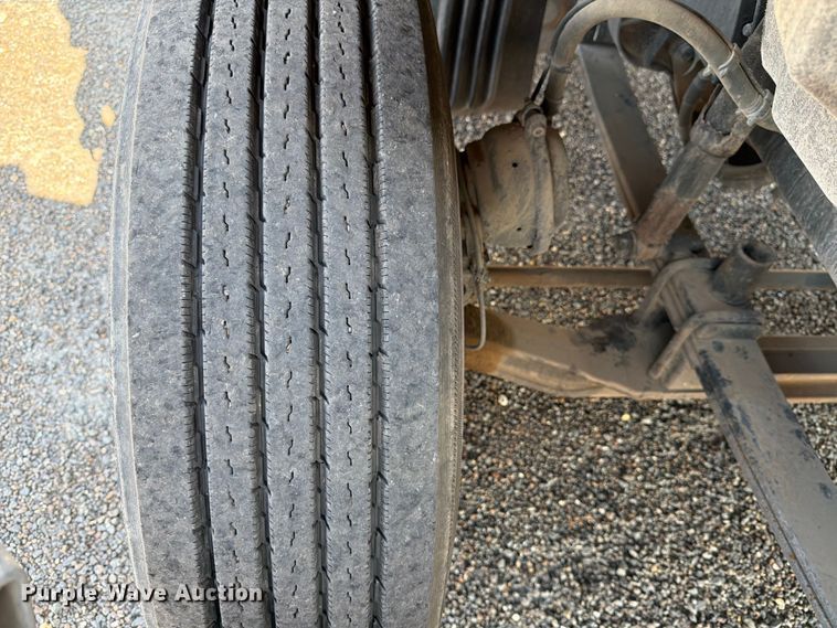 image for item ED5124 2017 Freightliner Cascadia semi truck