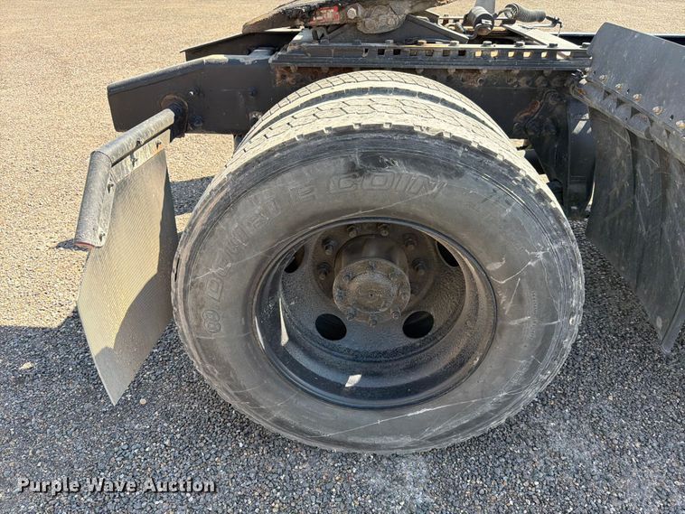 image for item ED5124 2017 Freightliner Cascadia semi truck