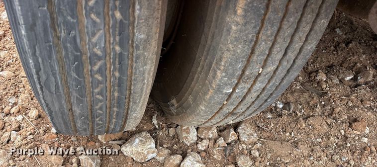 image for item EE0094 1976 Great Dane 5717GE extendable double drop deck equipment trailer