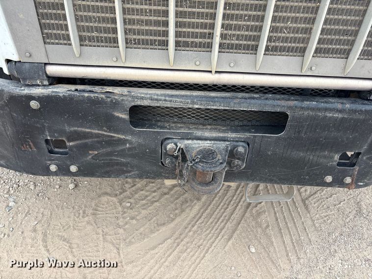 image for item EE0099 2015 Kenworth T800 semi truck