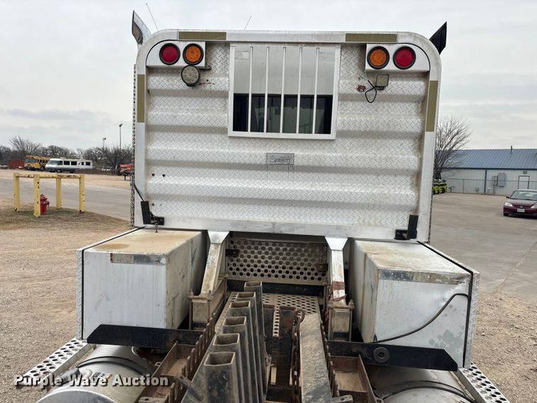 image for item EE0099 2015 Kenworth T800 semi truck