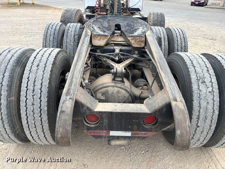 image for item EE0099 2015 Kenworth T800 semi truck