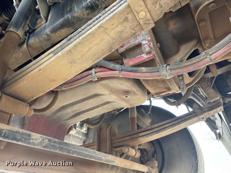 image for item EE0099 2015 Kenworth T800 semi truck