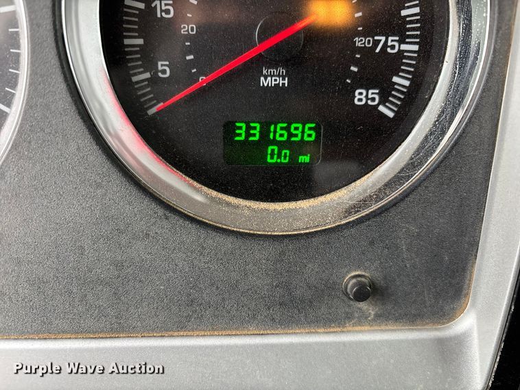 image for item EE0099 2015 Kenworth T800 semi truck