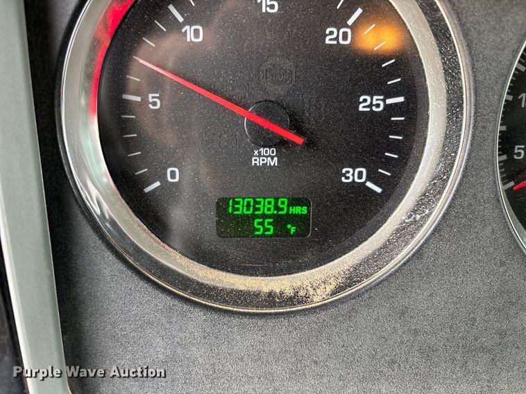 image for item EE0099 2015 Kenworth T800 semi truck