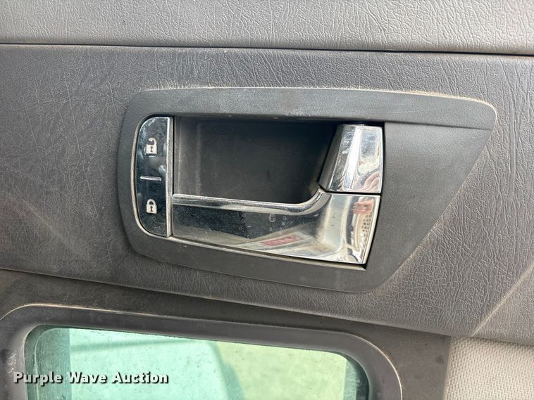 image for item EE0099 2015 Kenworth T800 semi truck