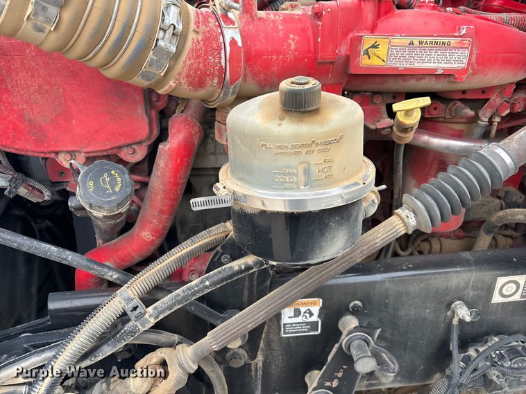 image for item EE0099 2015 Kenworth T800 semi truck