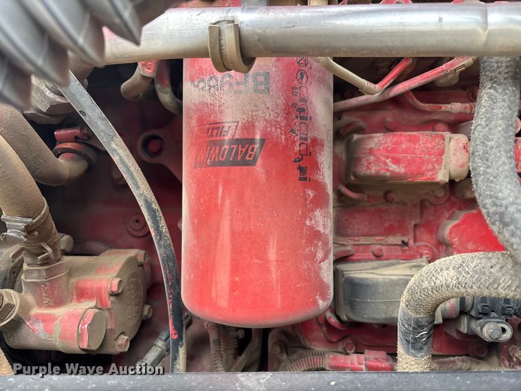 image for item EE0099 2015 Kenworth T800 semi truck