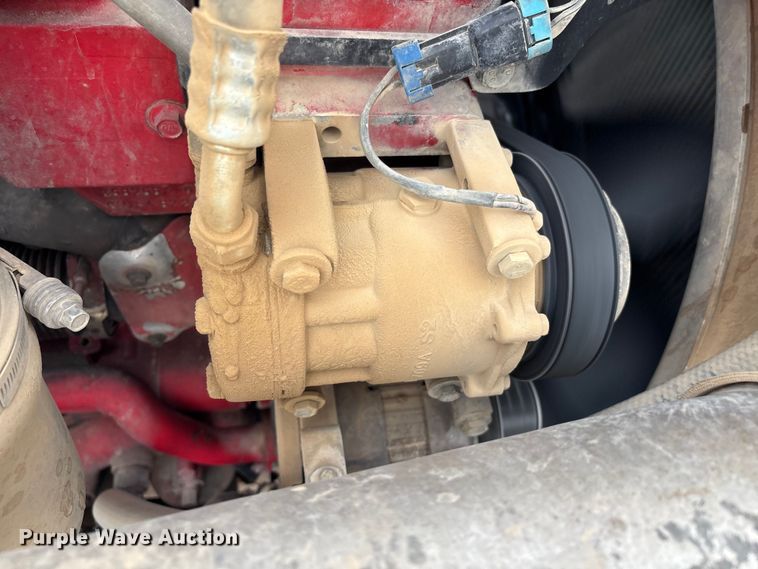 image for item EE0099 2015 Kenworth T800 semi truck