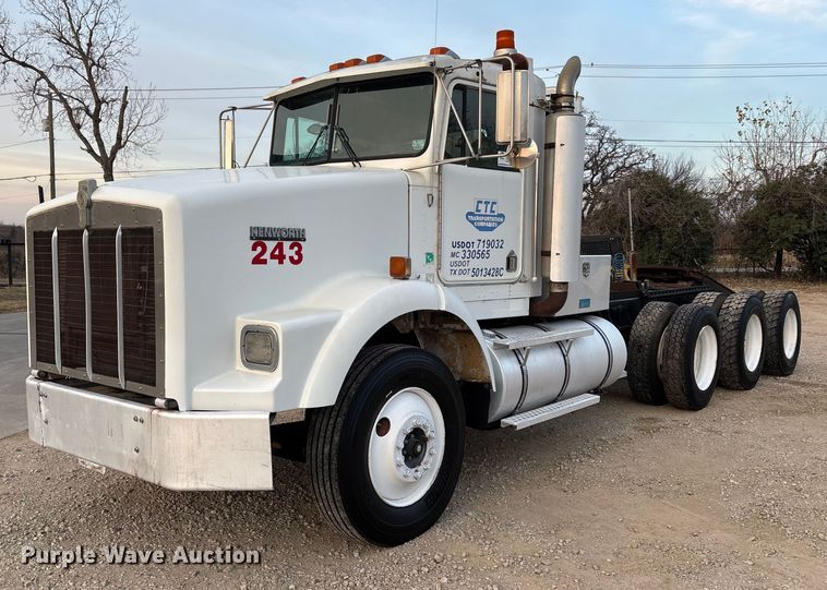 image for item EE1385 2000 Kenworth semi truck