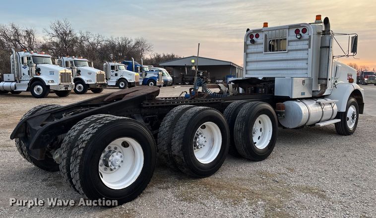 image for item EE1385 2000 Kenworth semi truck