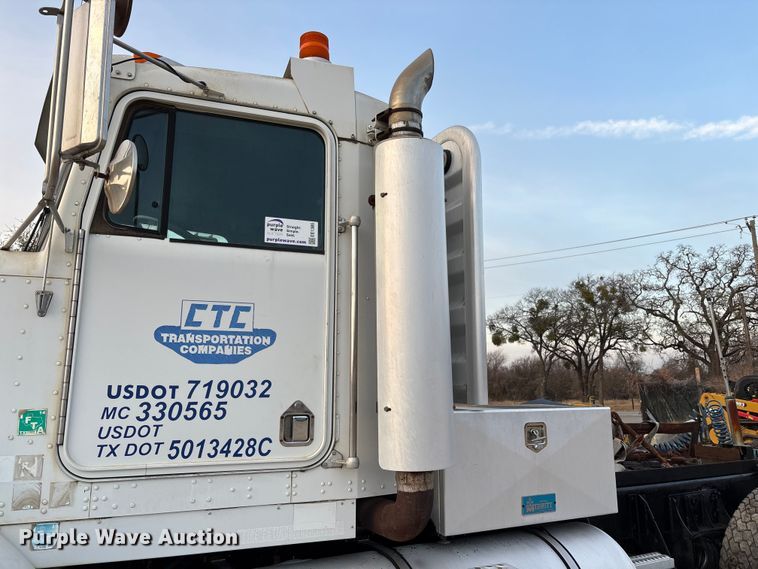 image for item EE1385 2000 Kenworth semi truck