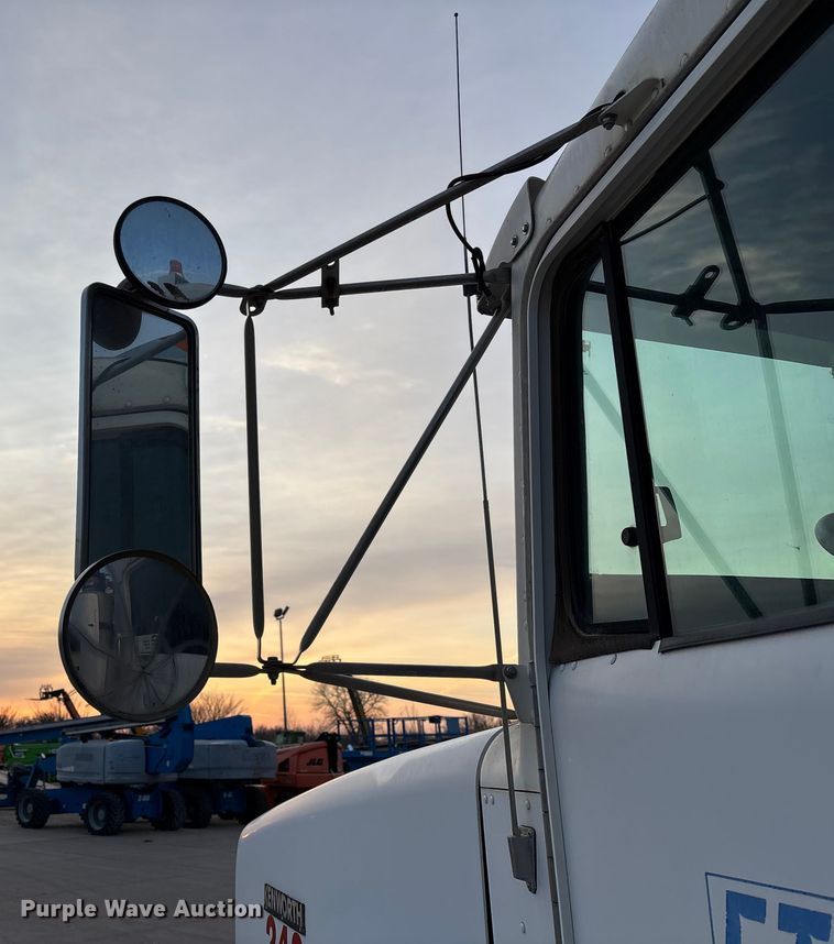 image for item EE1385 2000 Kenworth semi truck