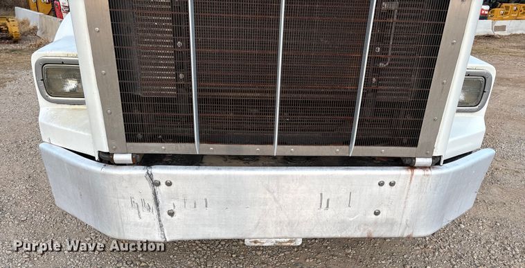 image for item EE1385 2000 Kenworth semi truck