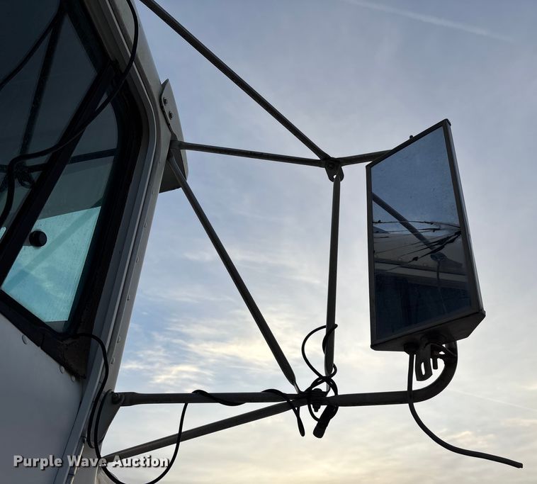 image for item EE1385 2000 Kenworth semi truck