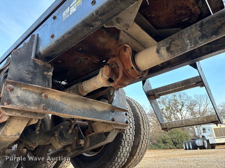 image for item EE1385 2000 Kenworth semi truck