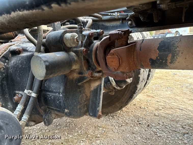 image for item EE1385 2000 Kenworth semi truck