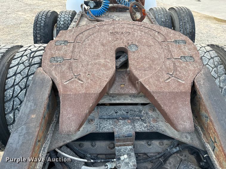 image for item EE1385 2000 Kenworth semi truck