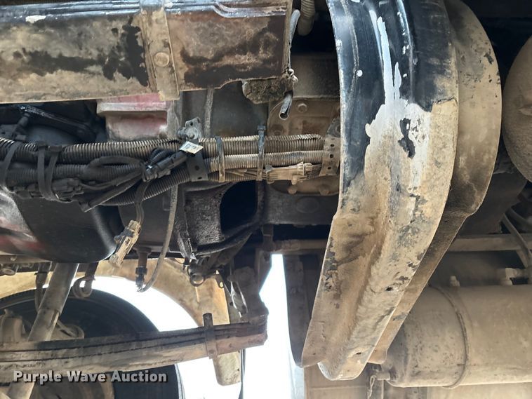 image for item EE1385 2000 Kenworth semi truck